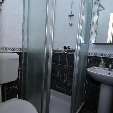Family House Lise Apartman *