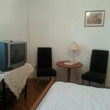 Family House Lise Apartman *