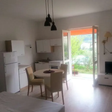 Family House Lise Apartman