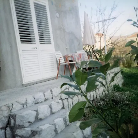 Family House Lise Apartament Mlini