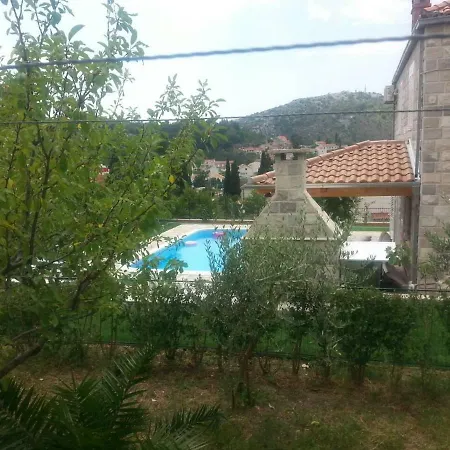 Family House Lise Apartament Mlini