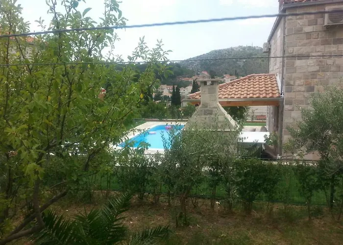 莉莎公寓 公寓 米利尼